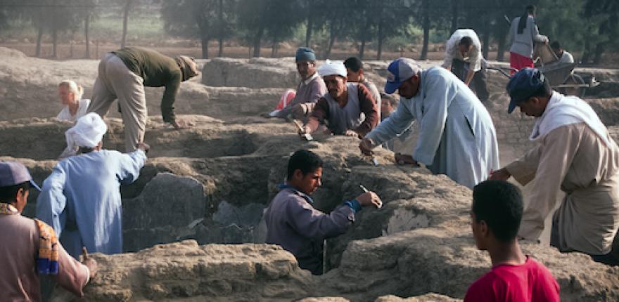 Amarna: consolidating the ruins of a house